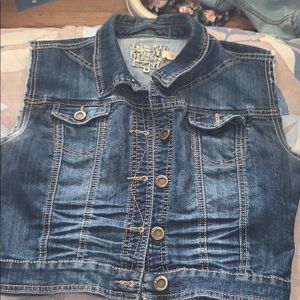 Denim sleeveless jacket